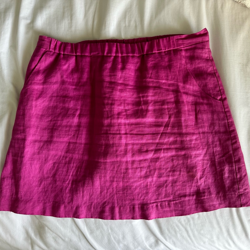 Crown & Ivy Women’s skirt with pockets, size M.